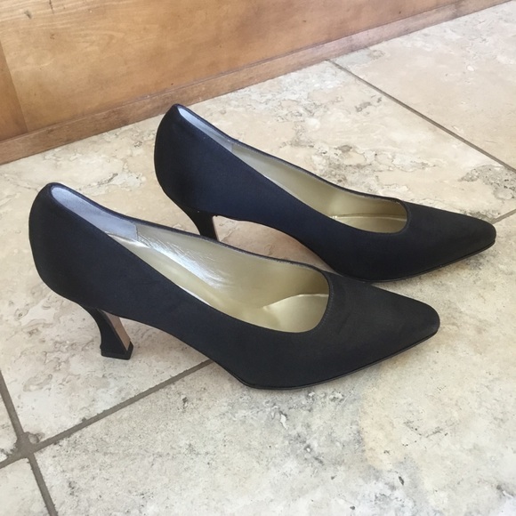 Anne Klein II Satin Heels - Made in Italy MUST BE PURCHASED IN AT LEAST $10 BUND - Picture 2 of 5
